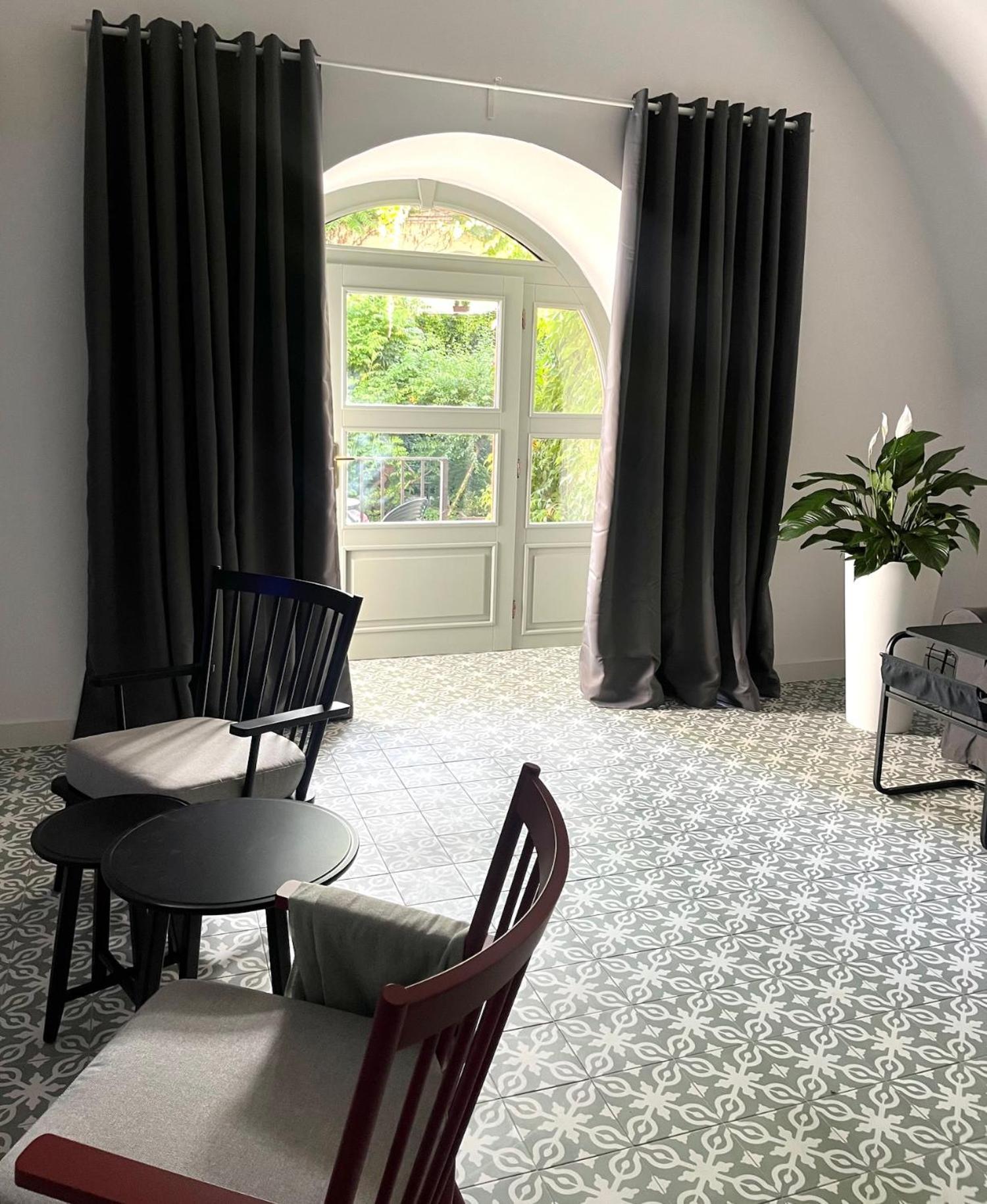 Palac Daun - Studio Apartments 즈노이모 외부 사진